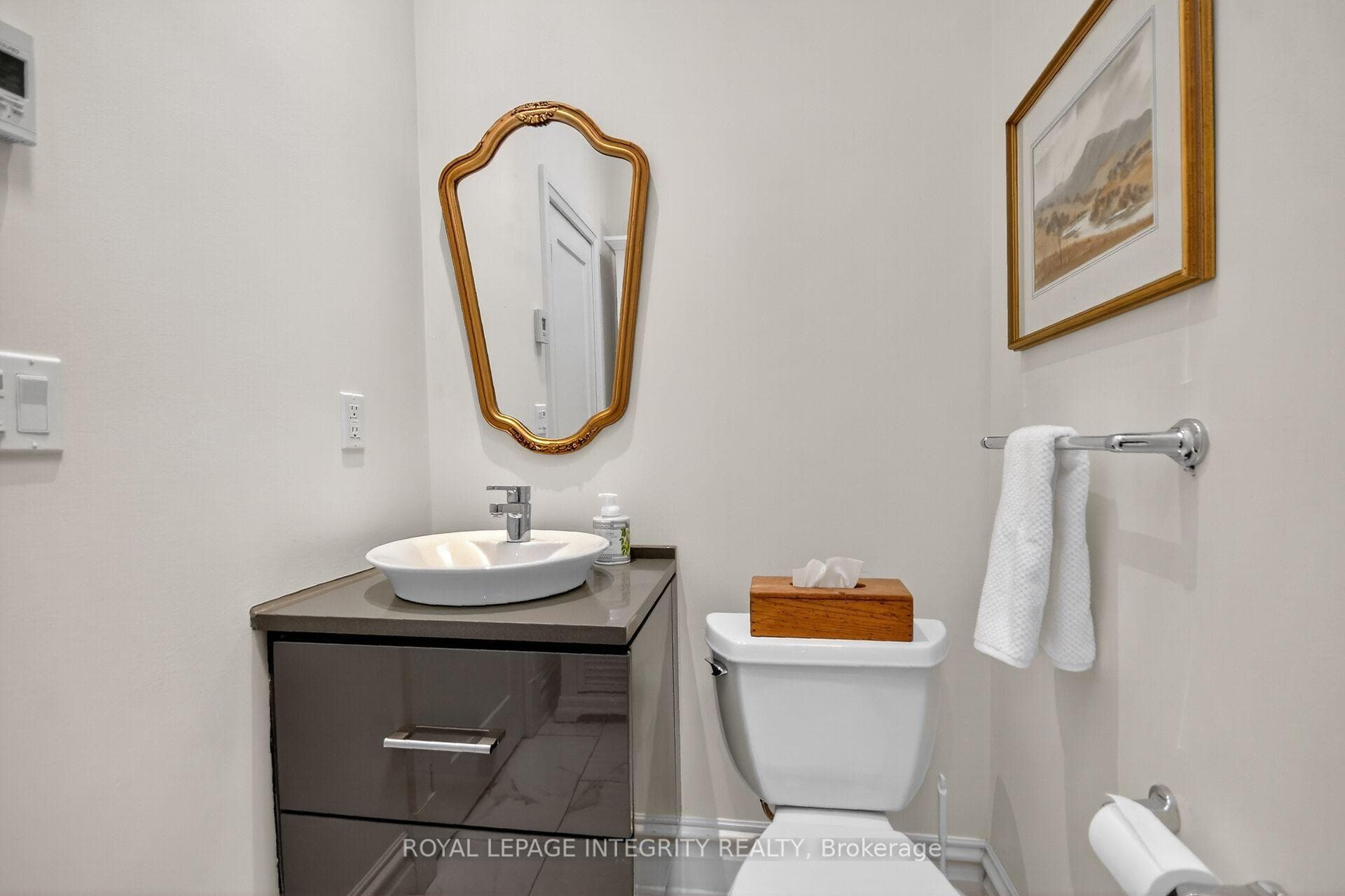 200 Cartier Street photo 22