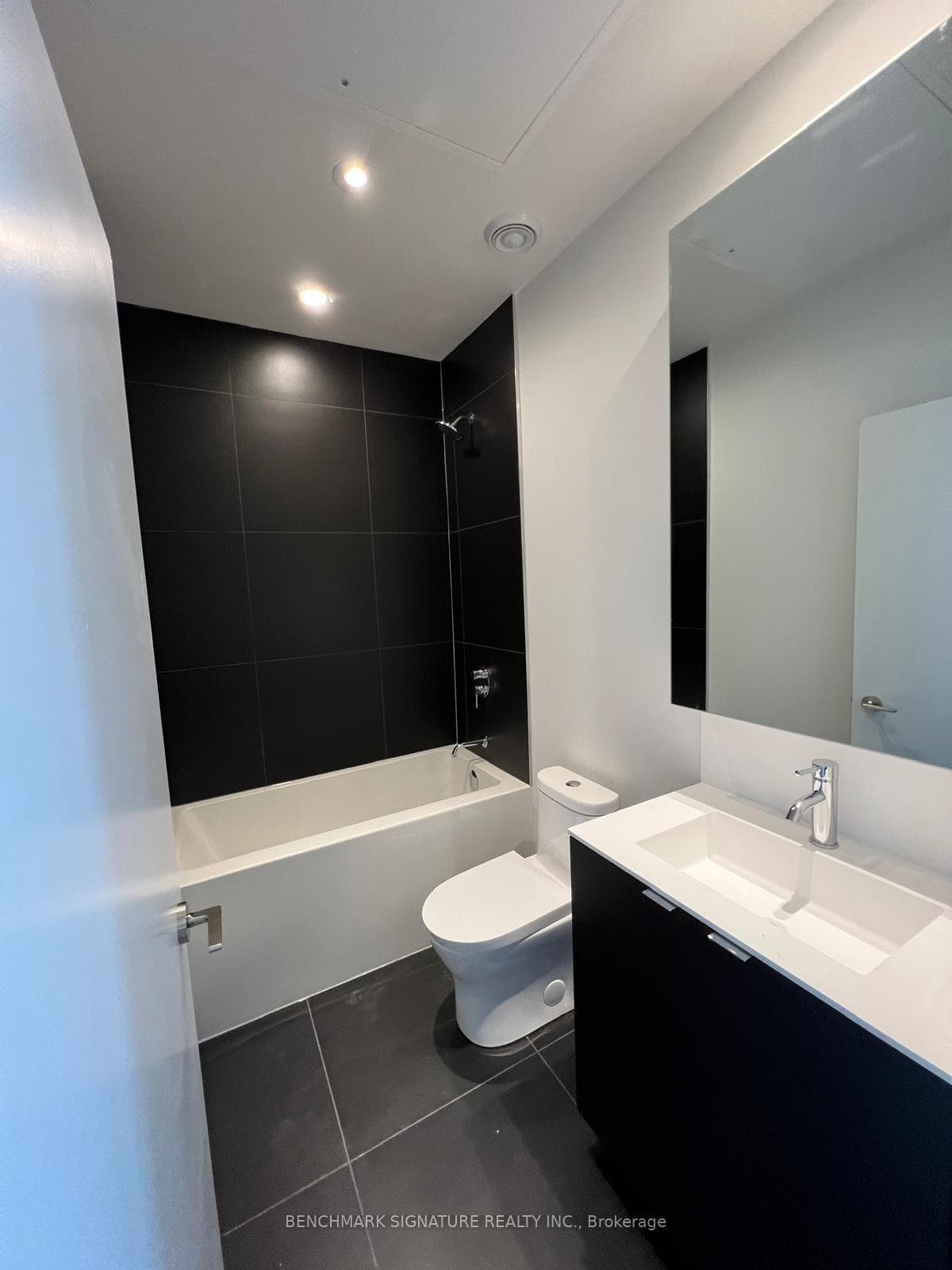 20 Edward Street Unit 2104 photo 3