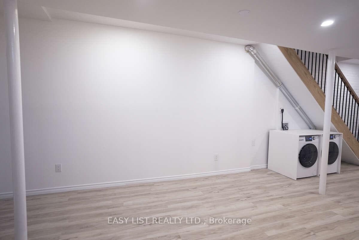 46 Coxwell Avenue photo 11