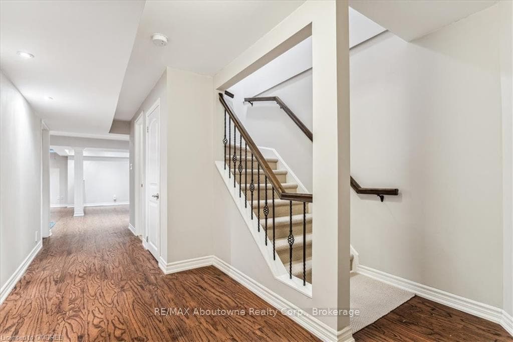 499 WILLMOTT Crescent photo 30