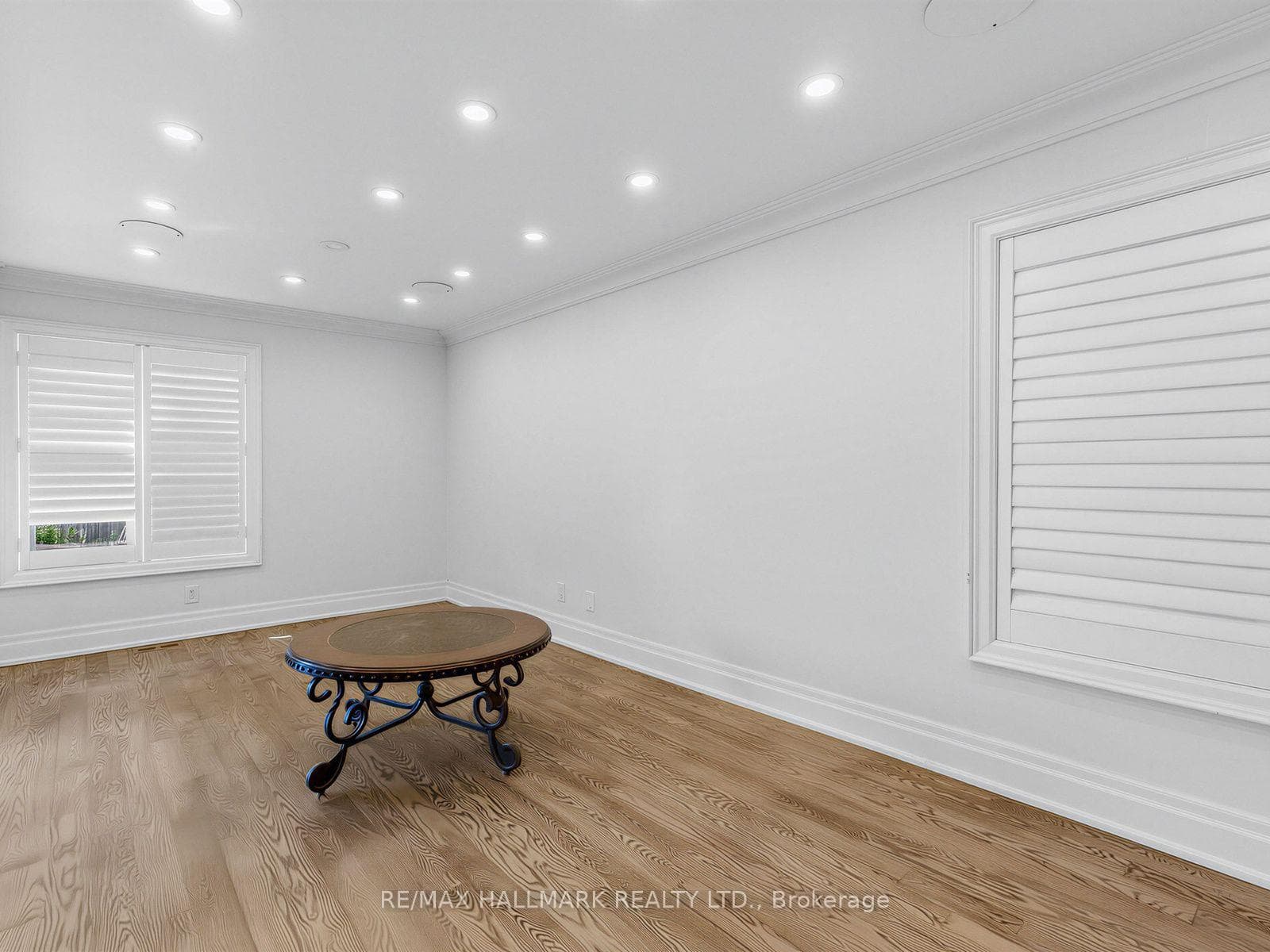 287 Andy Crescent photo 18