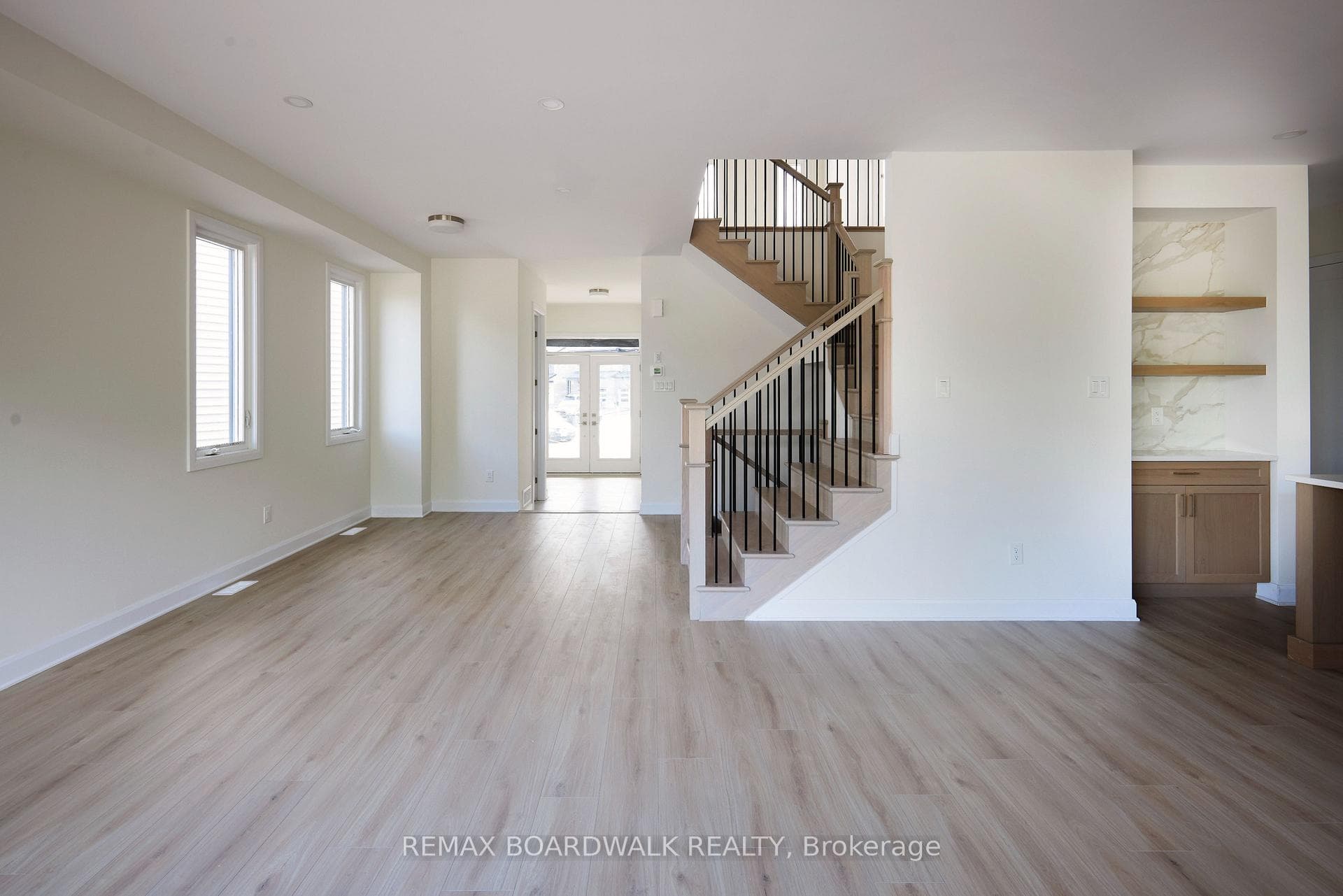 724 Kenny Gordon Avenue photo 5