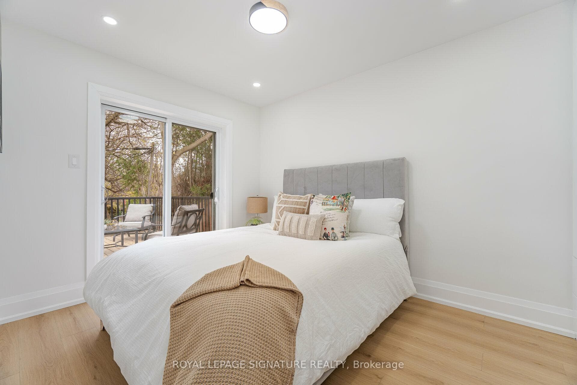 222 Silverbirch Drive photo 19
