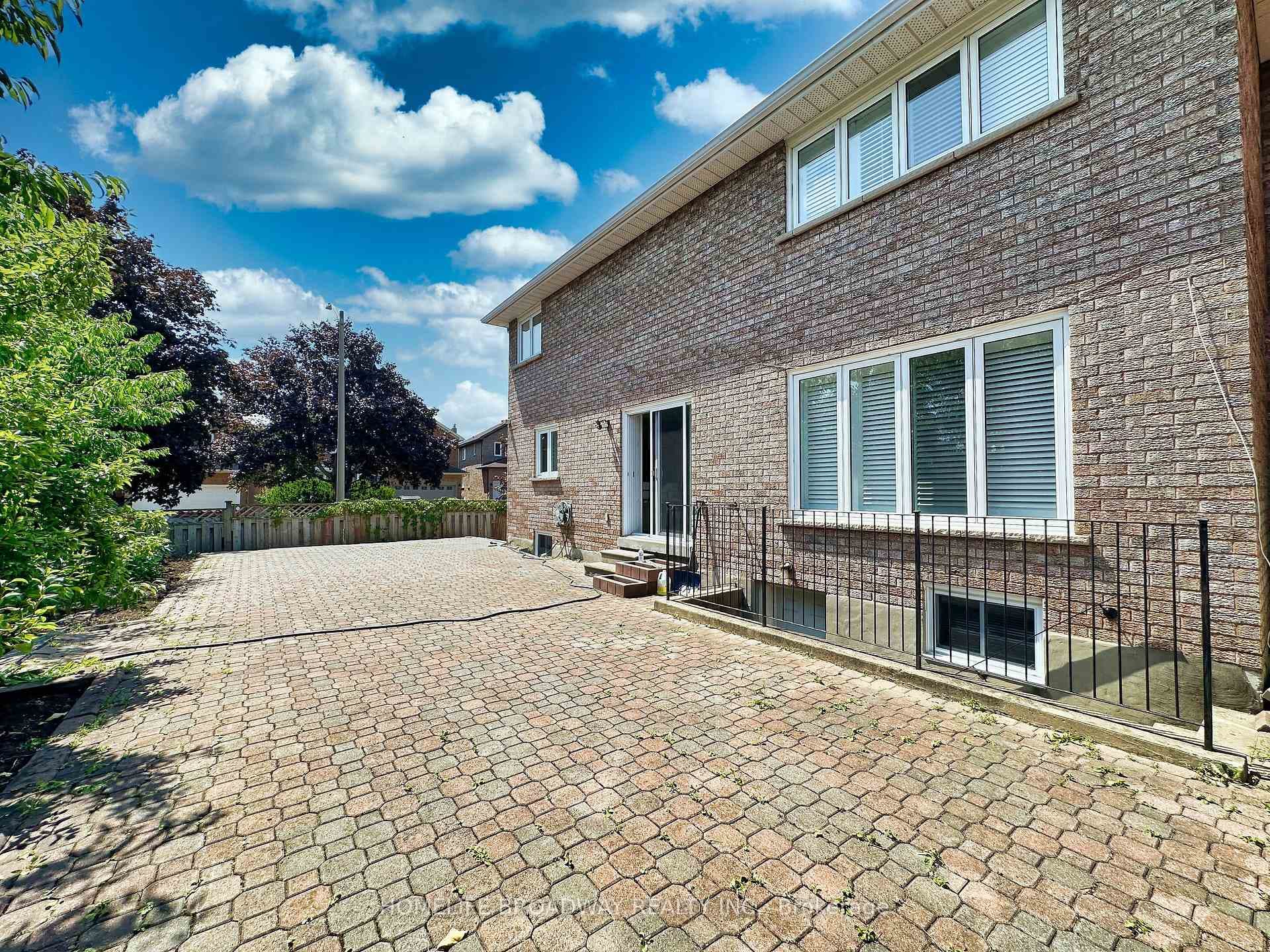 1 Hearthstone Crescent photo 40