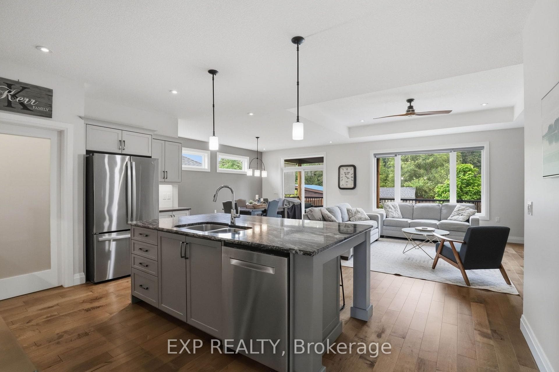 541 Bennett Crescent photo 13