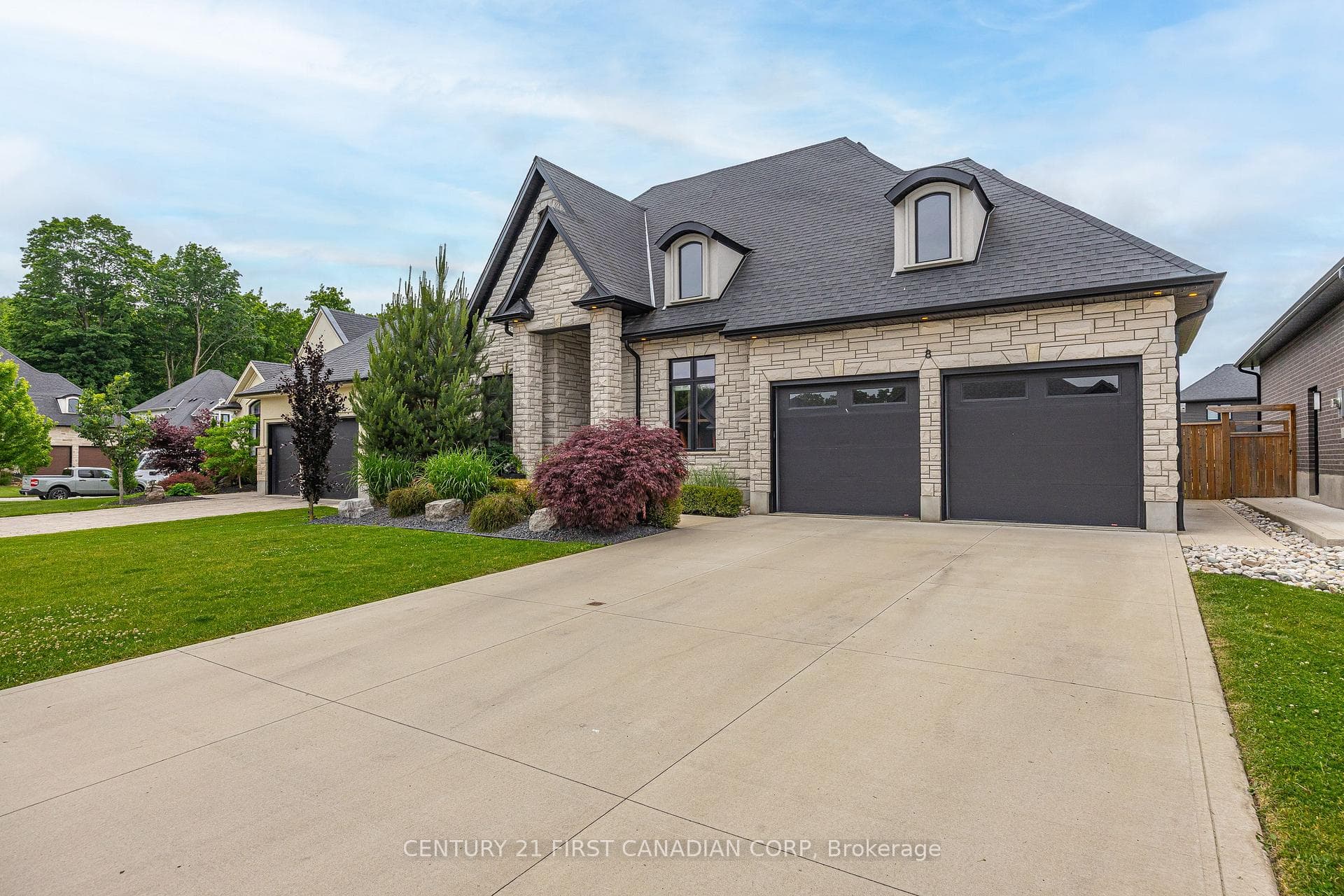 8 Oscar Davis Court photo 4