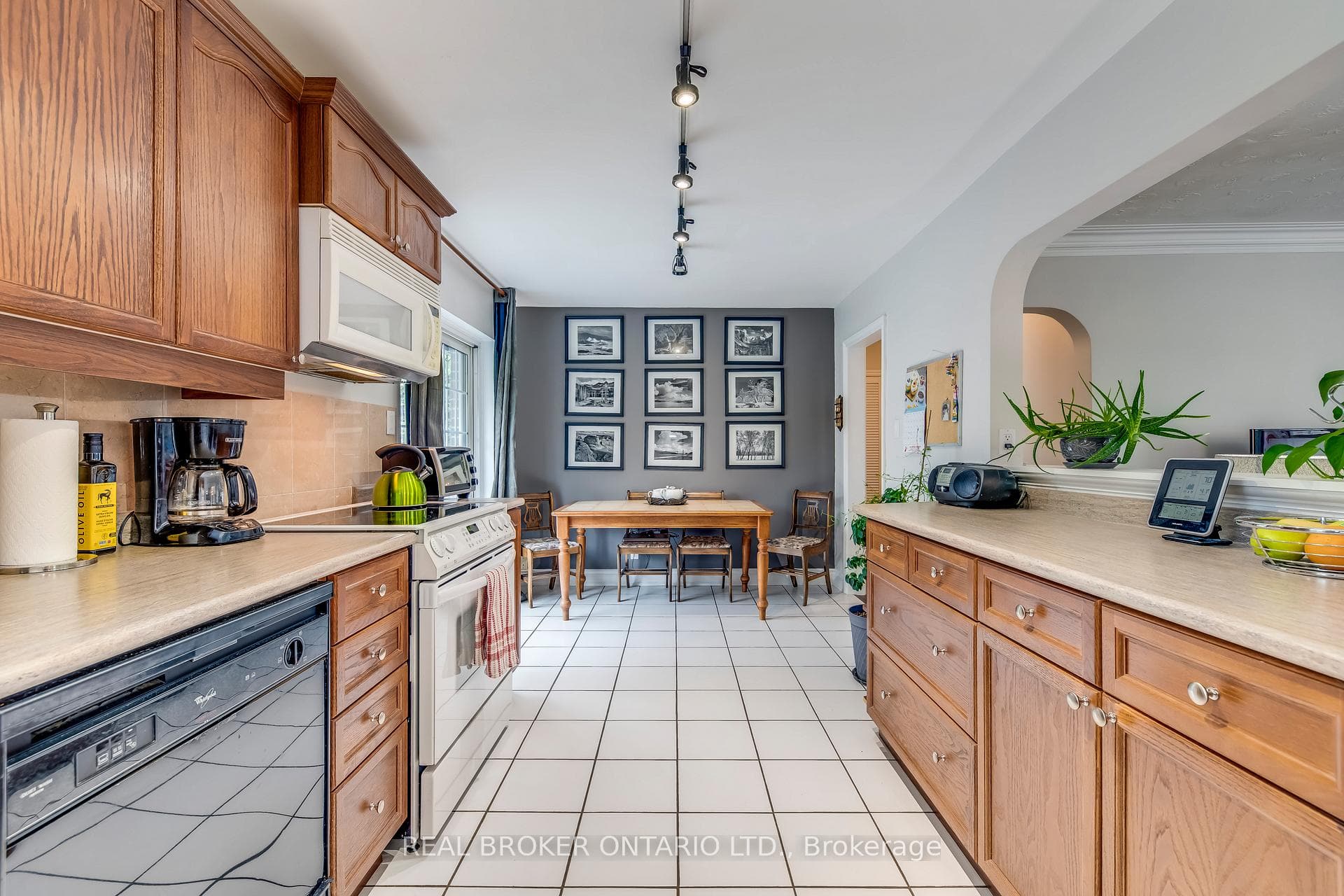 1086 Balment Avenue, Mississauga ON L5E1N8