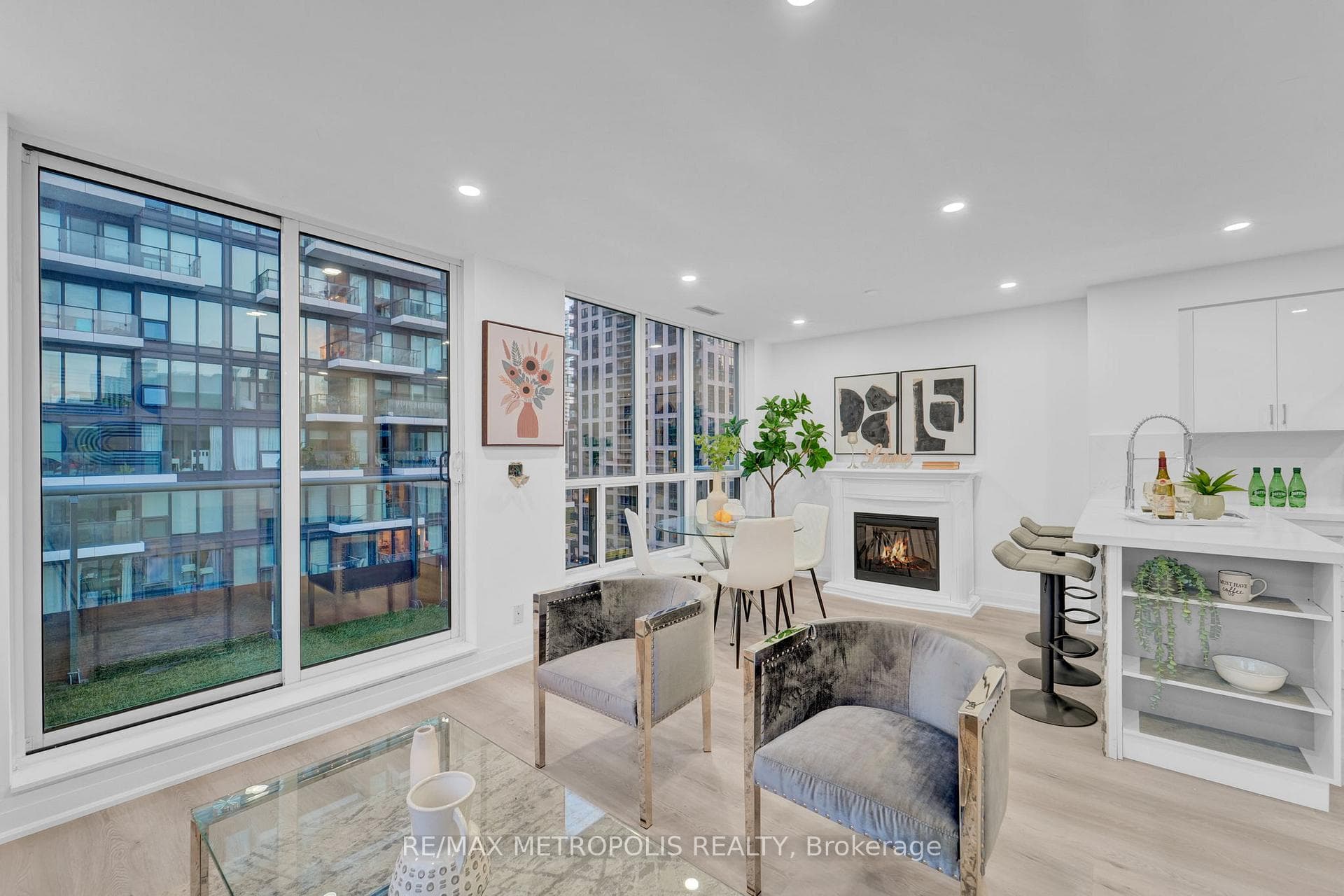 76 Shuter Street Unit 1504 photo 8