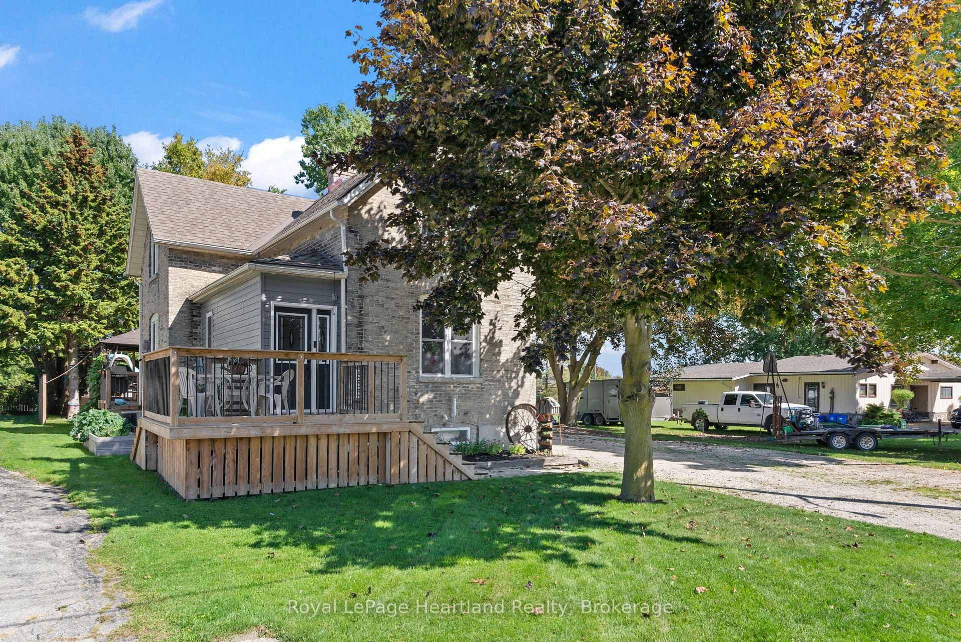 555 RAGLAN Street photo 43