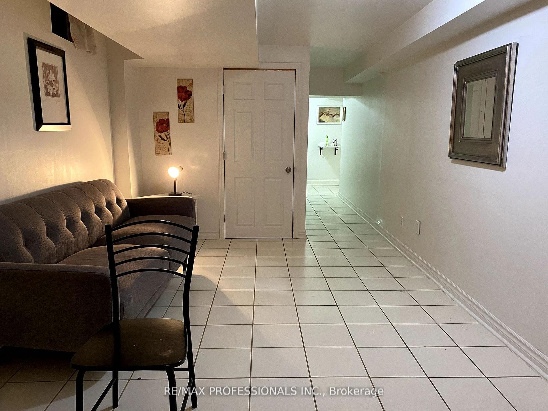 5214 Springbok Crescent Unit B photo 5
