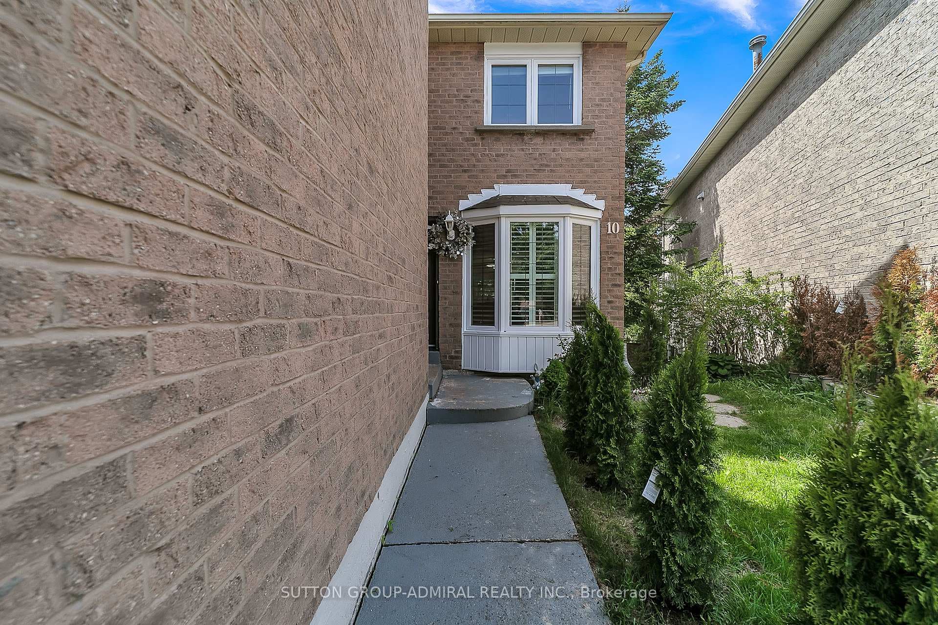 10 Park Lane Circle photo 3