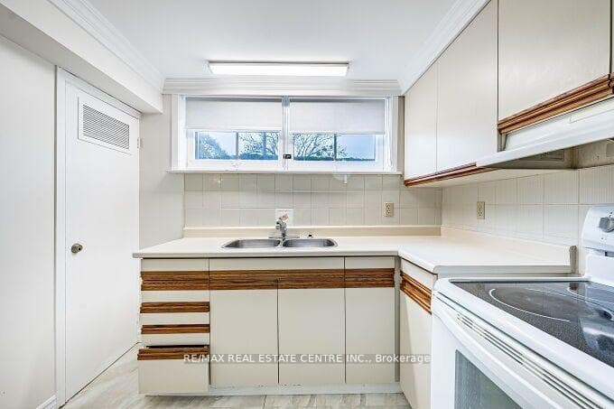 2 Carswell Place Unit Basement photo 15