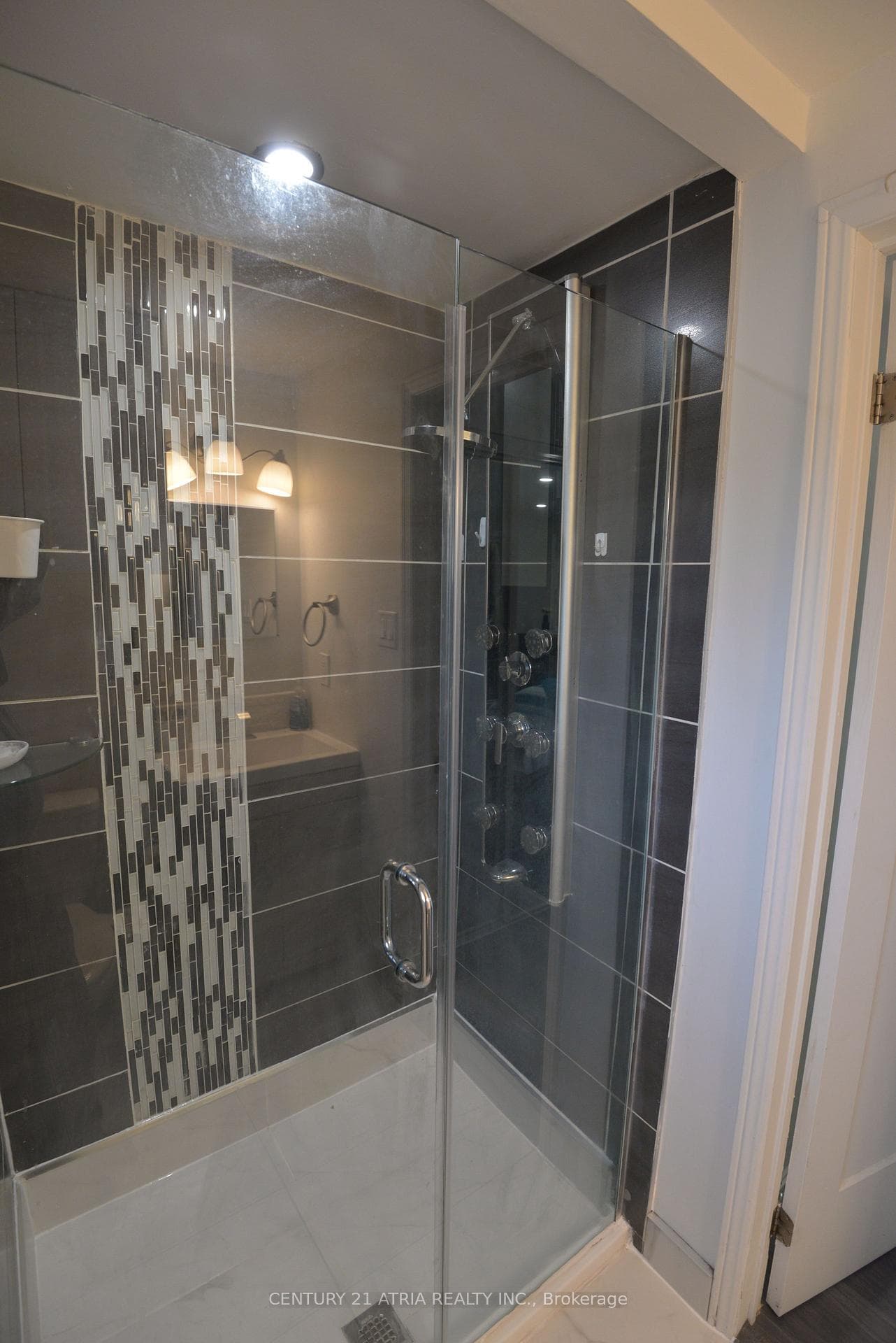 31 Carnelly Crescent photo 15