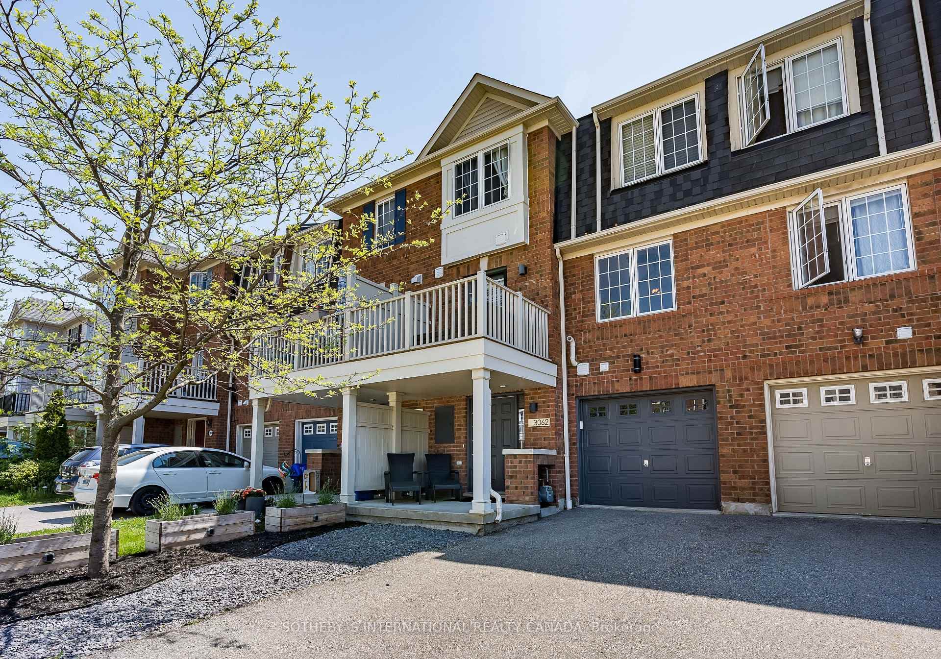 3062 Dewridge Avenue photo 2
