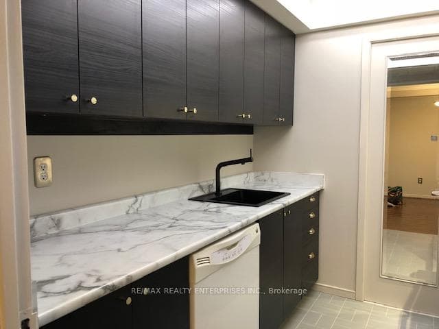 19 Dundonald Street Unit 402 photo 5