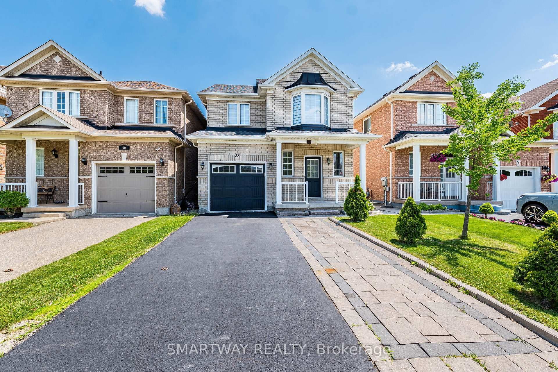 38 Lockburn Crescent photo 2