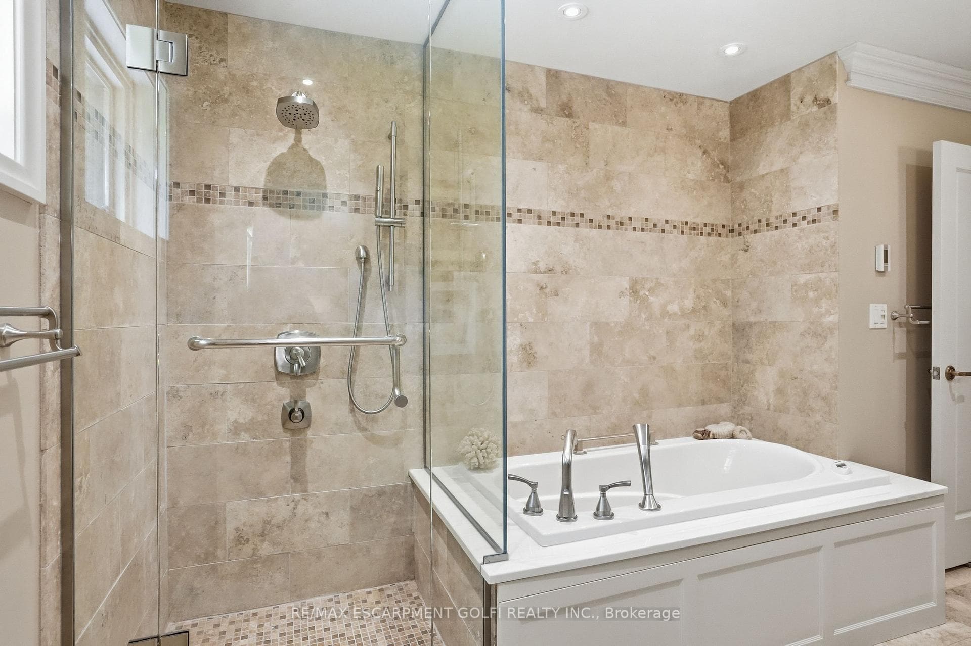 5 MAPLE Avenue photo 19