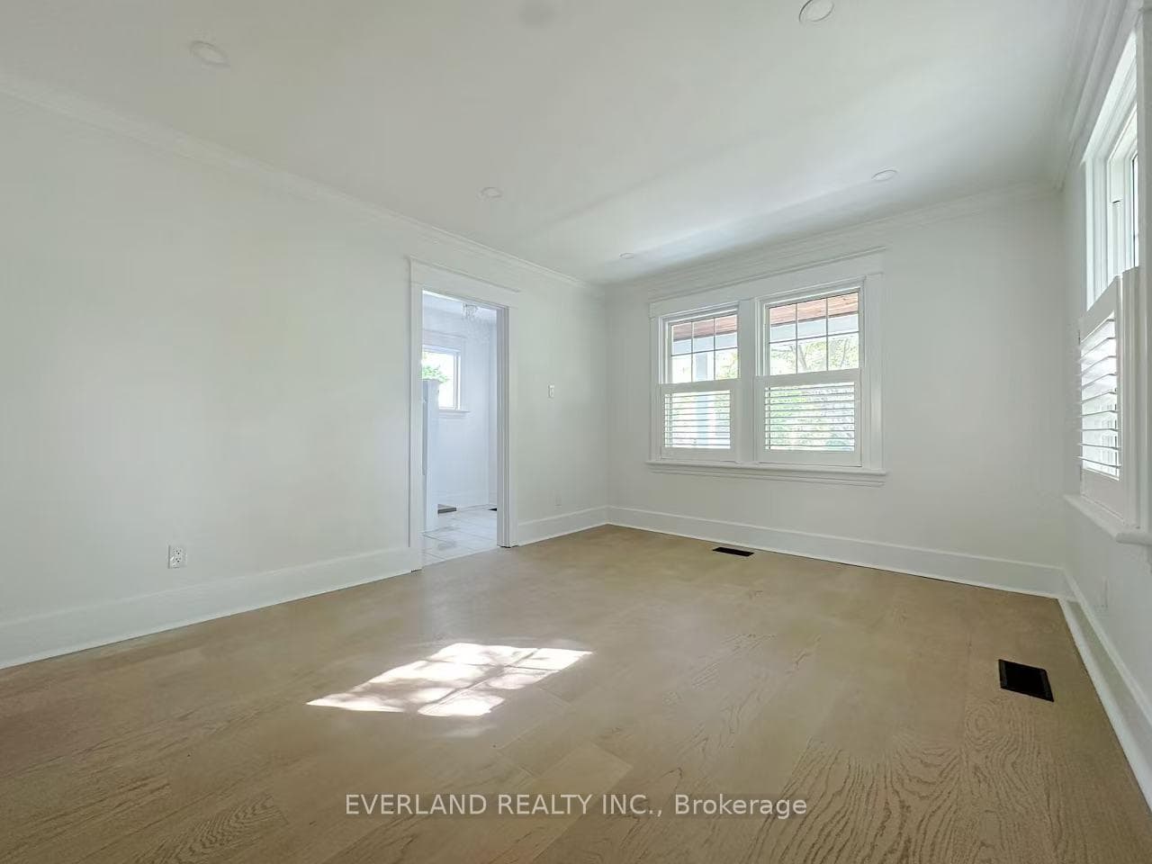 426 Reynolds Street photo 5