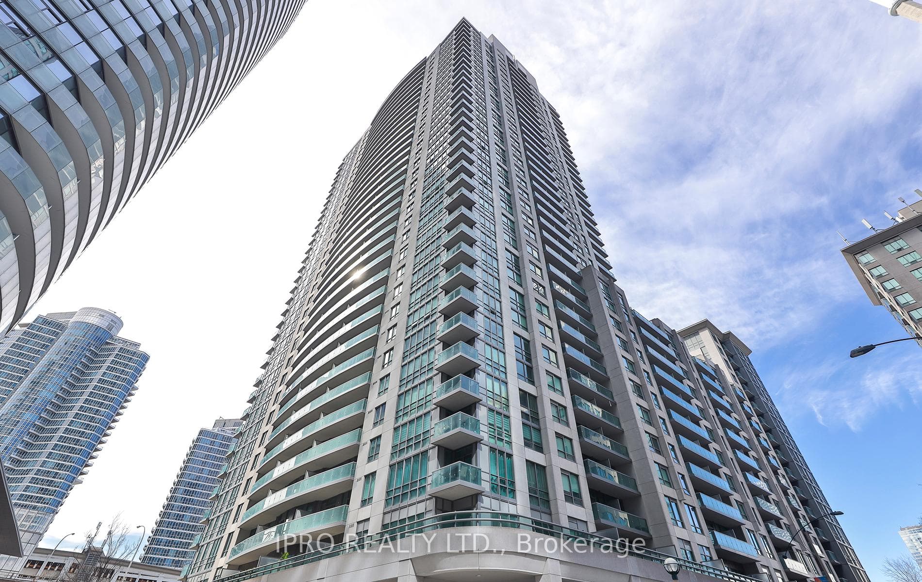 19 Grand Trunk Crescent Unit 211 photo 32