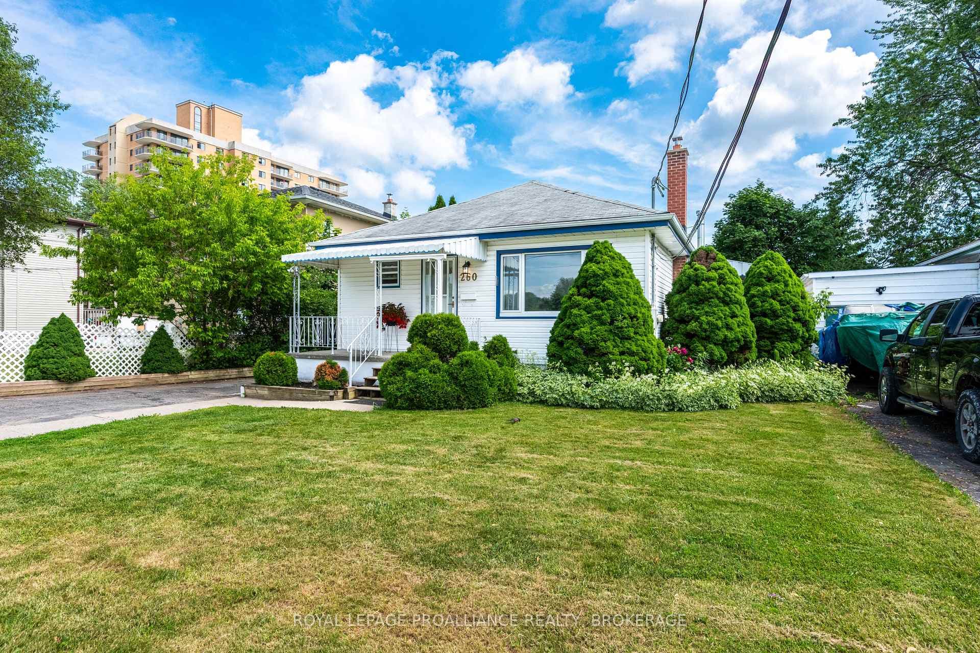 260 Elmwood Street photo 3