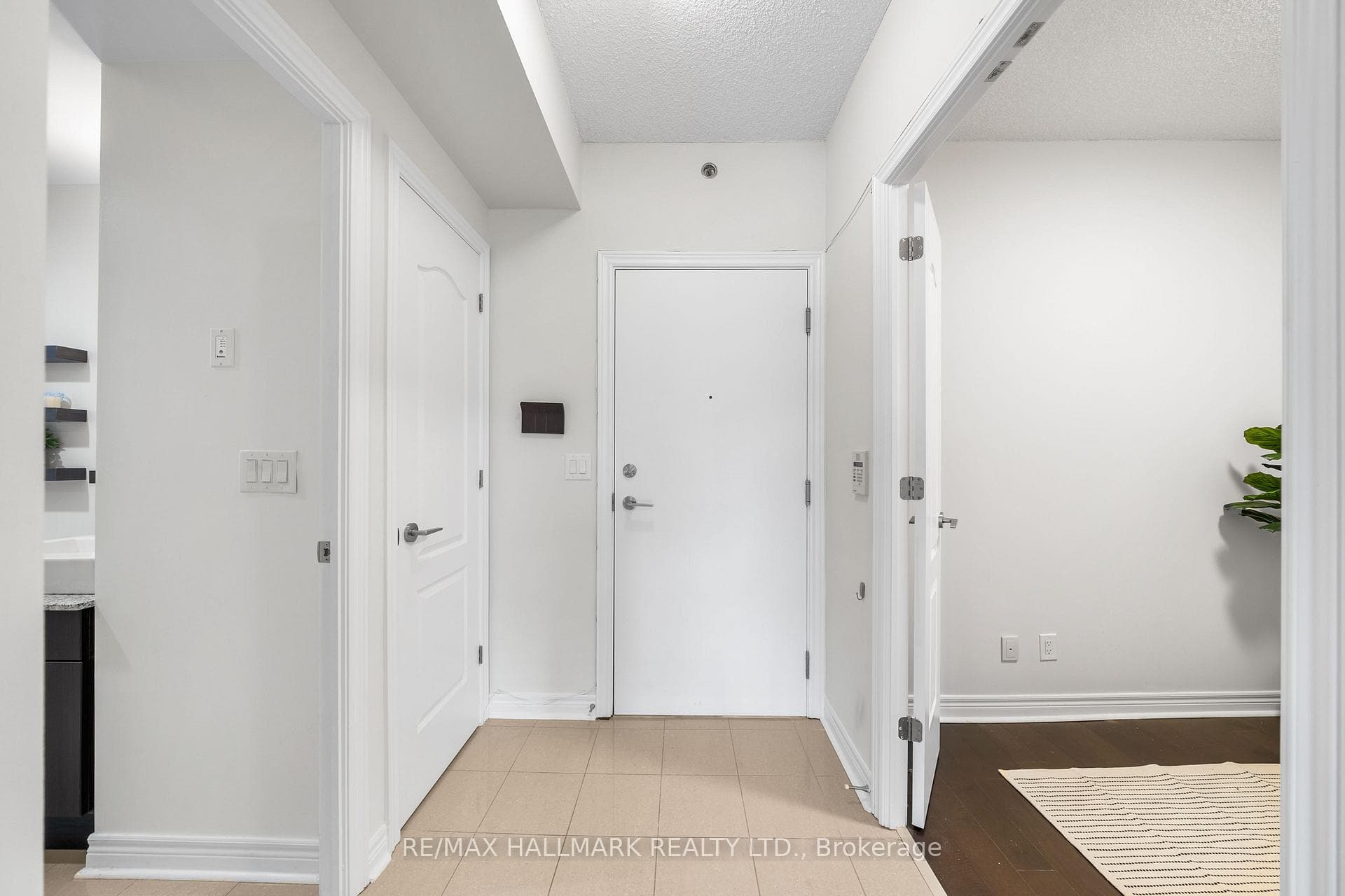 2756 Old Leslie Street Unit 208 photo 28