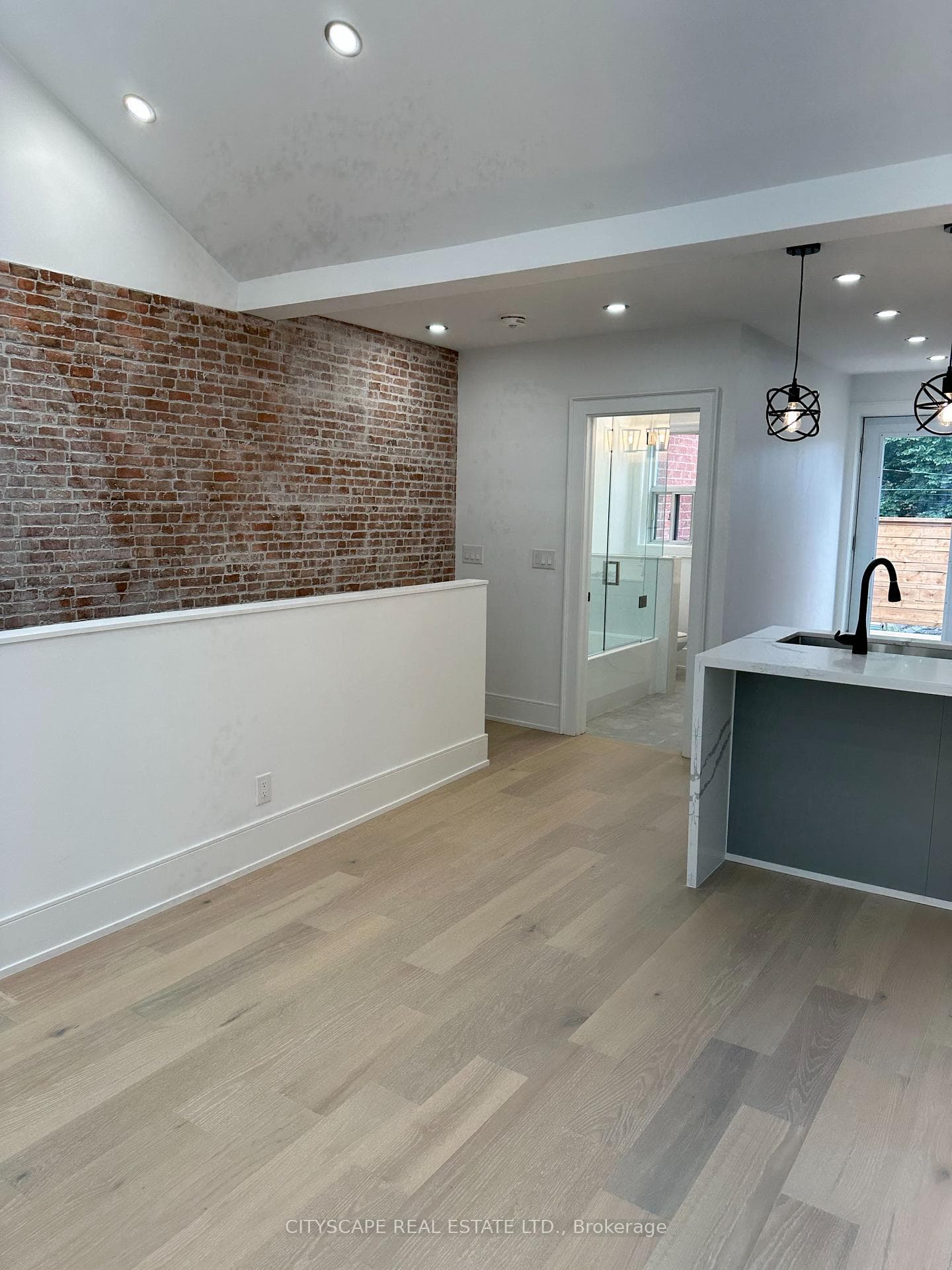 242 Christie Street photo 5