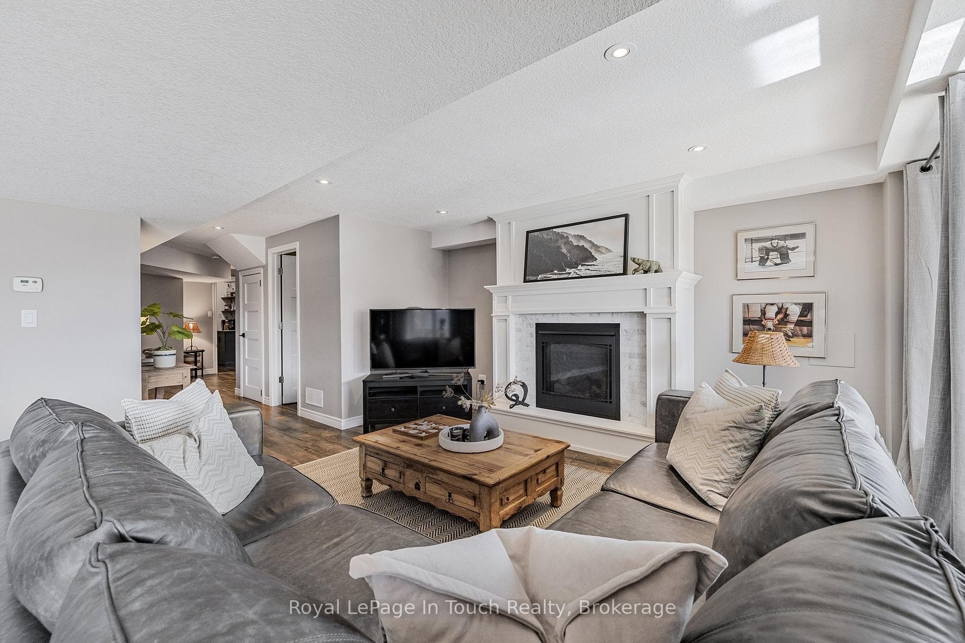 26 Oakes Crescent photo 37