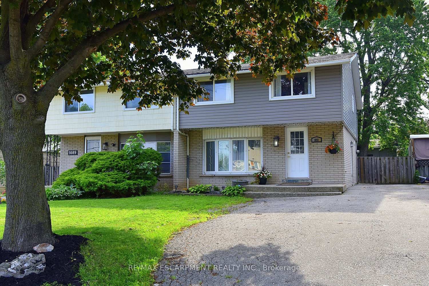 1091 Upper Wellington Street photo 2