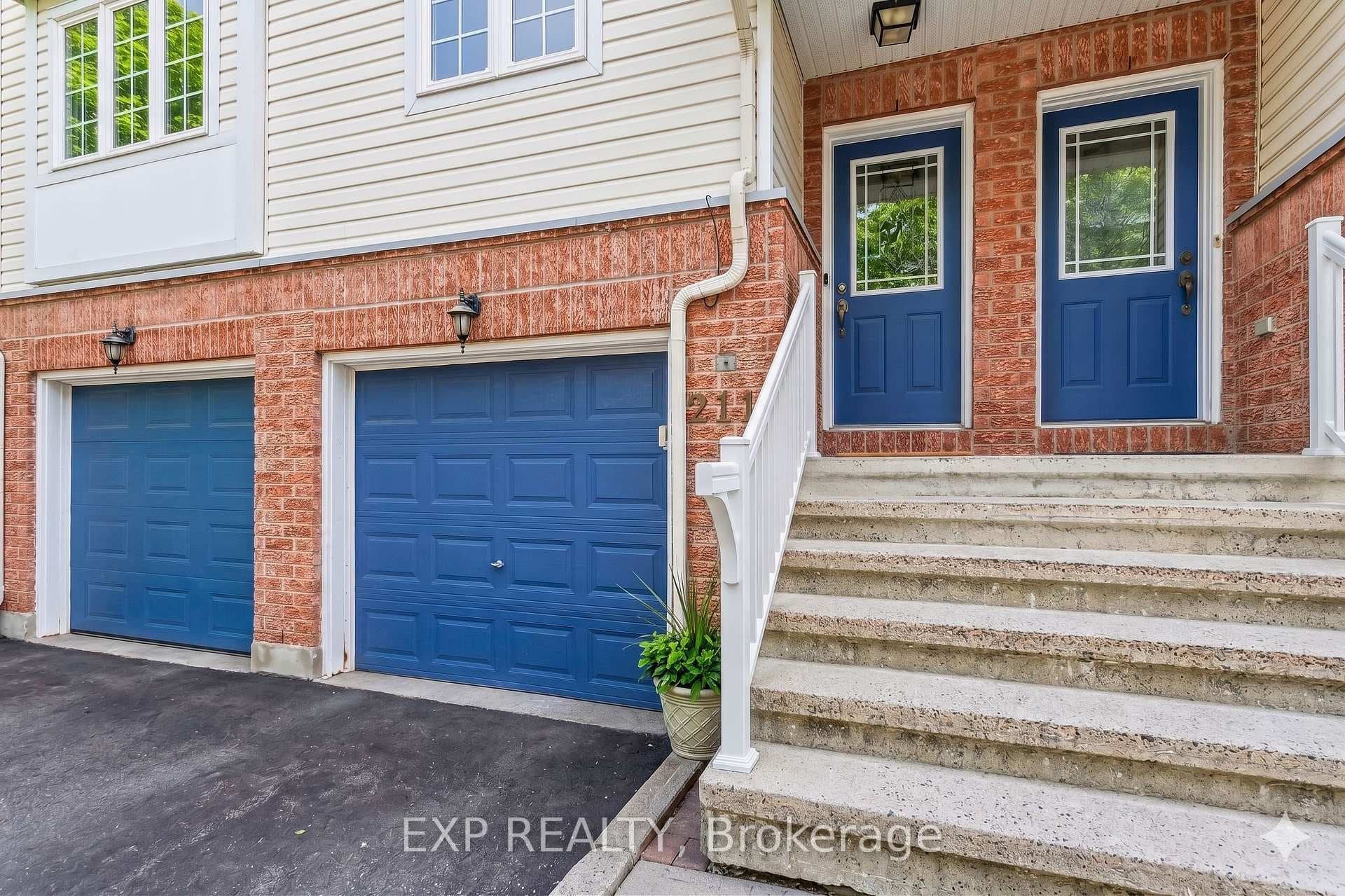 211 Gershwin Private photo 3
