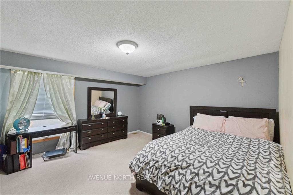 2119 STONEHENGE Crescent photo 15