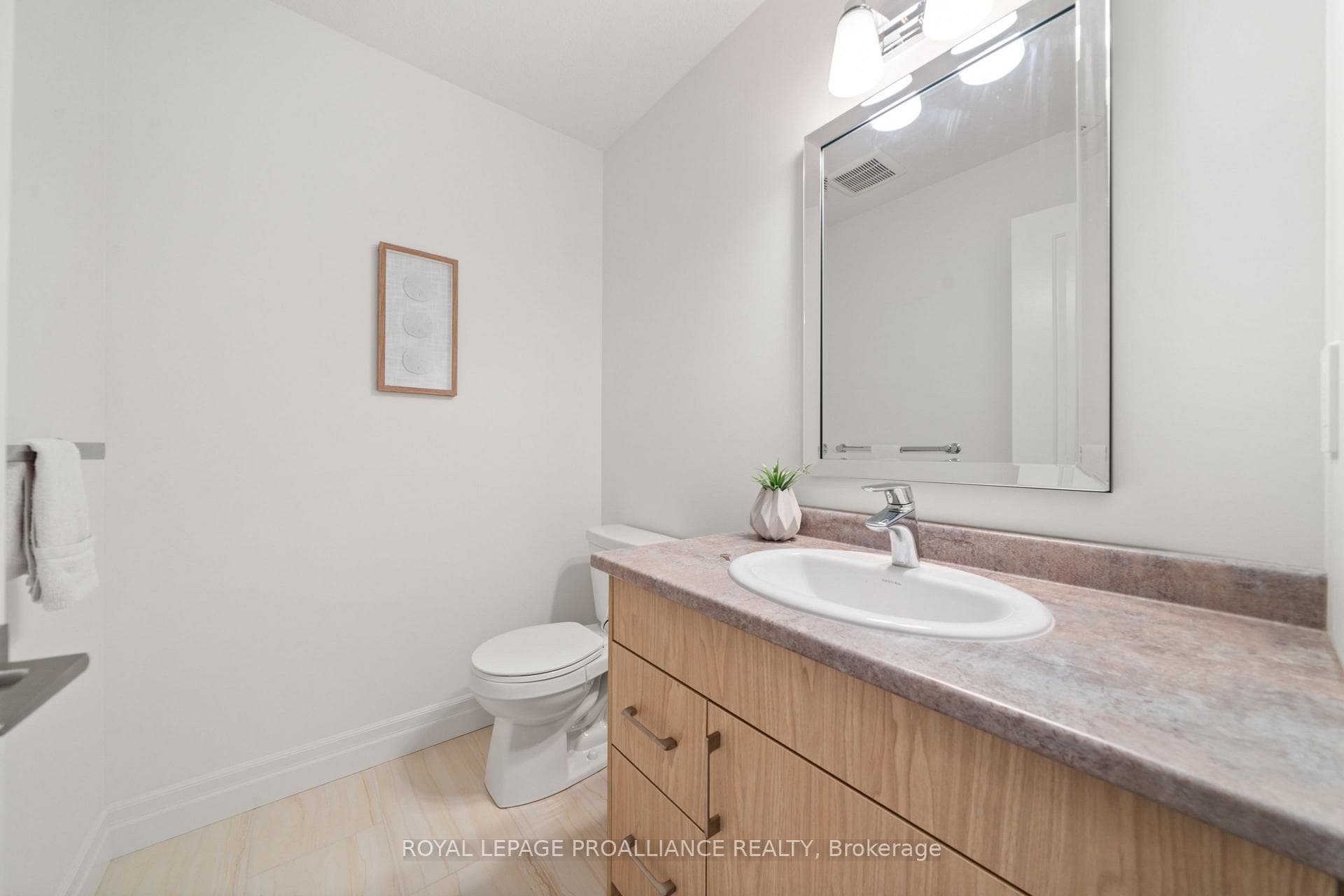 54 Lanark Drive photo 11