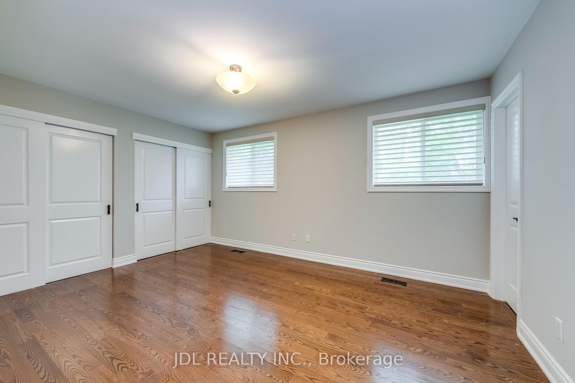 1266 Lambeth Road photo 23