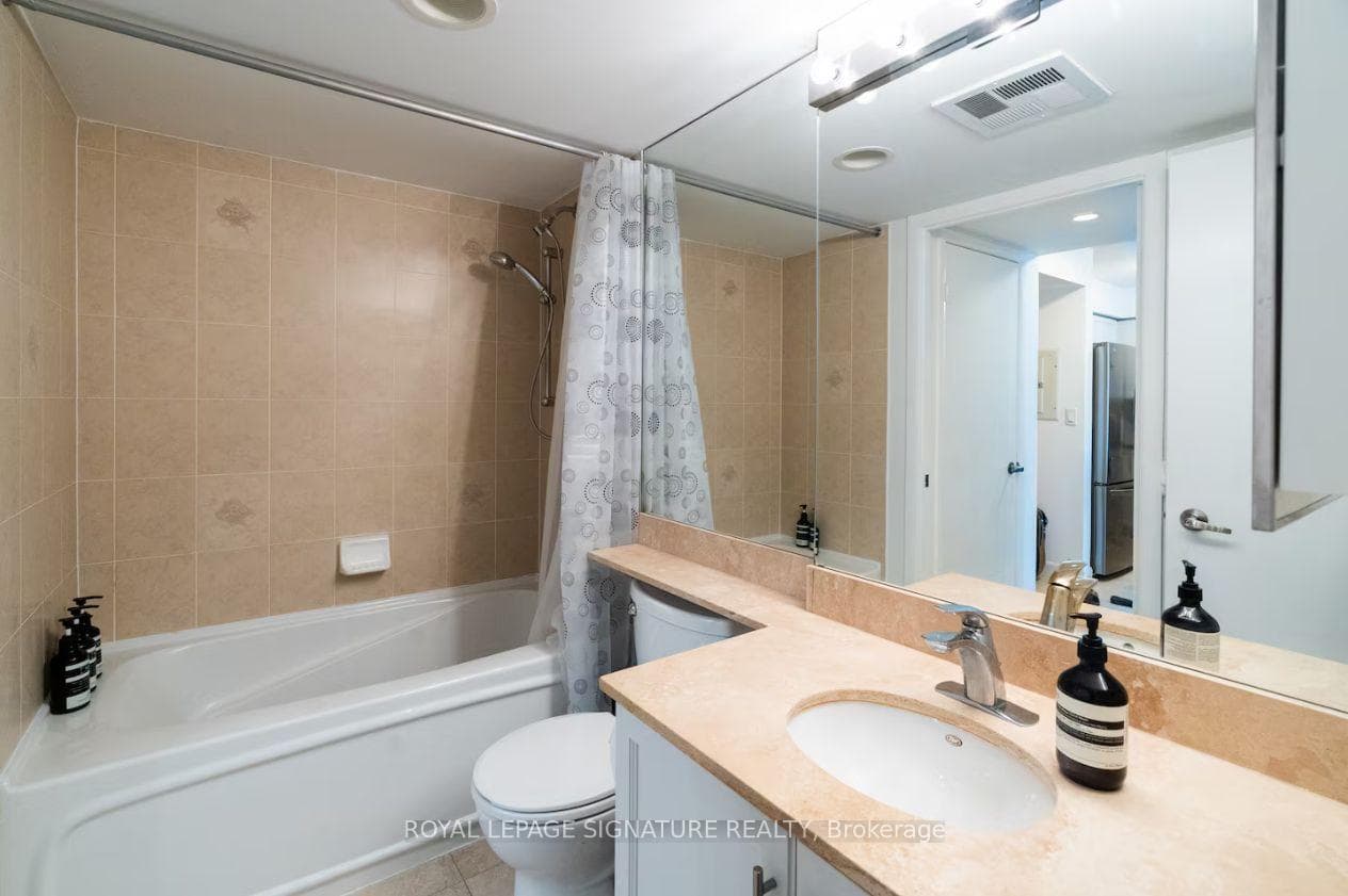 210 Victoria Street Unit 3907 photo 10