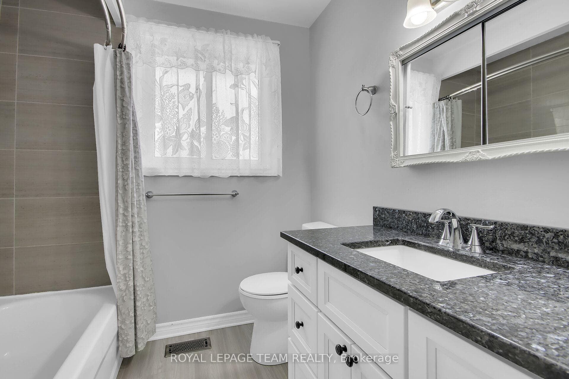 1798 Manotick Station Road photo 30