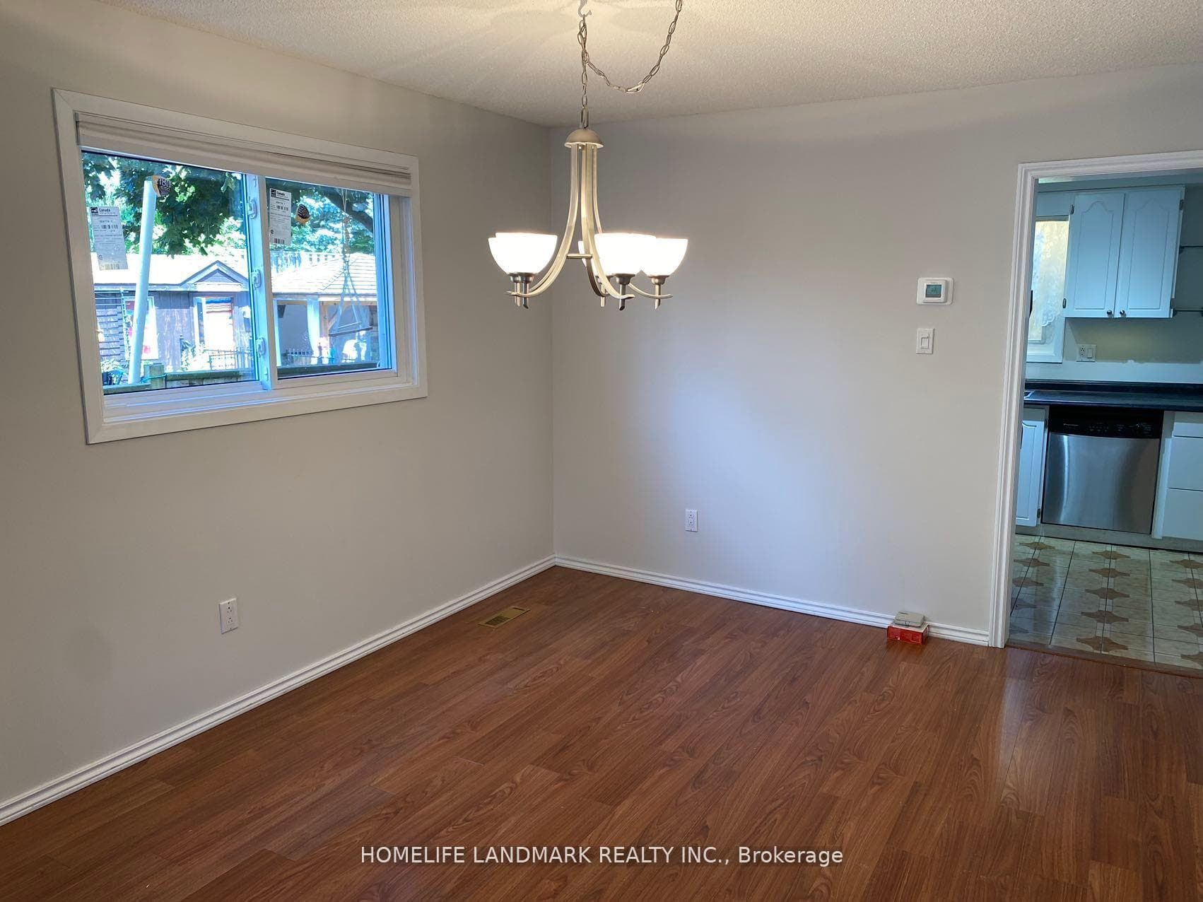 943 Ferndale Crescent photo 8