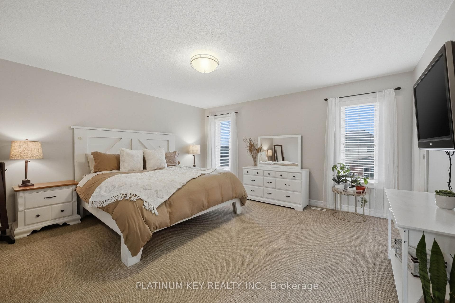 979 Moy Crescent photo 19