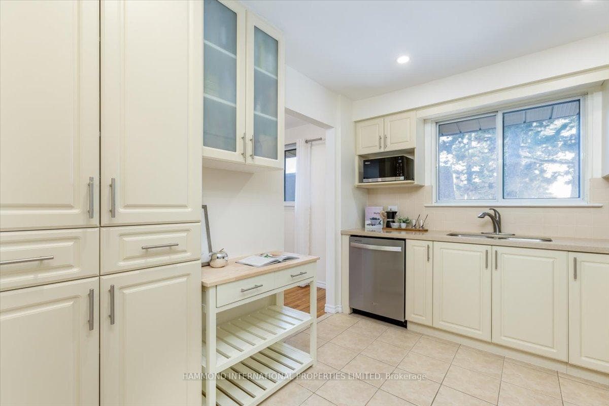 35 Stately Way photo 13