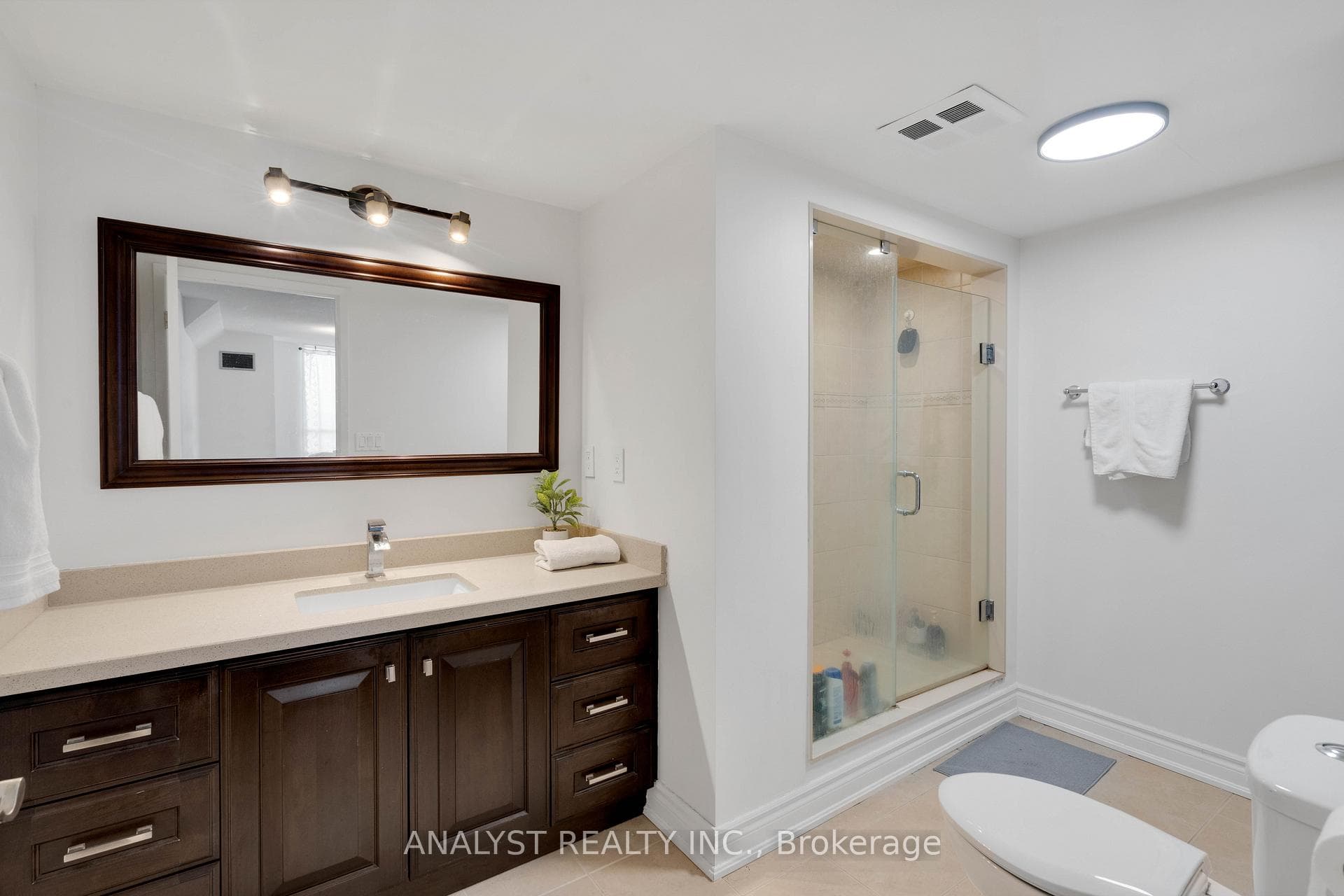 50 Eglinton Avenue Unit 909 photo 24