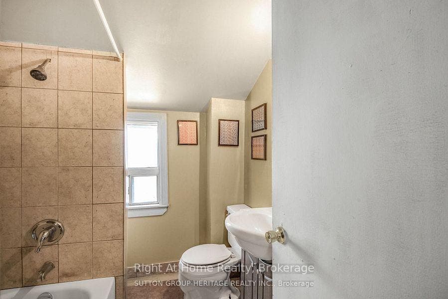 238 Albert Street photo 10