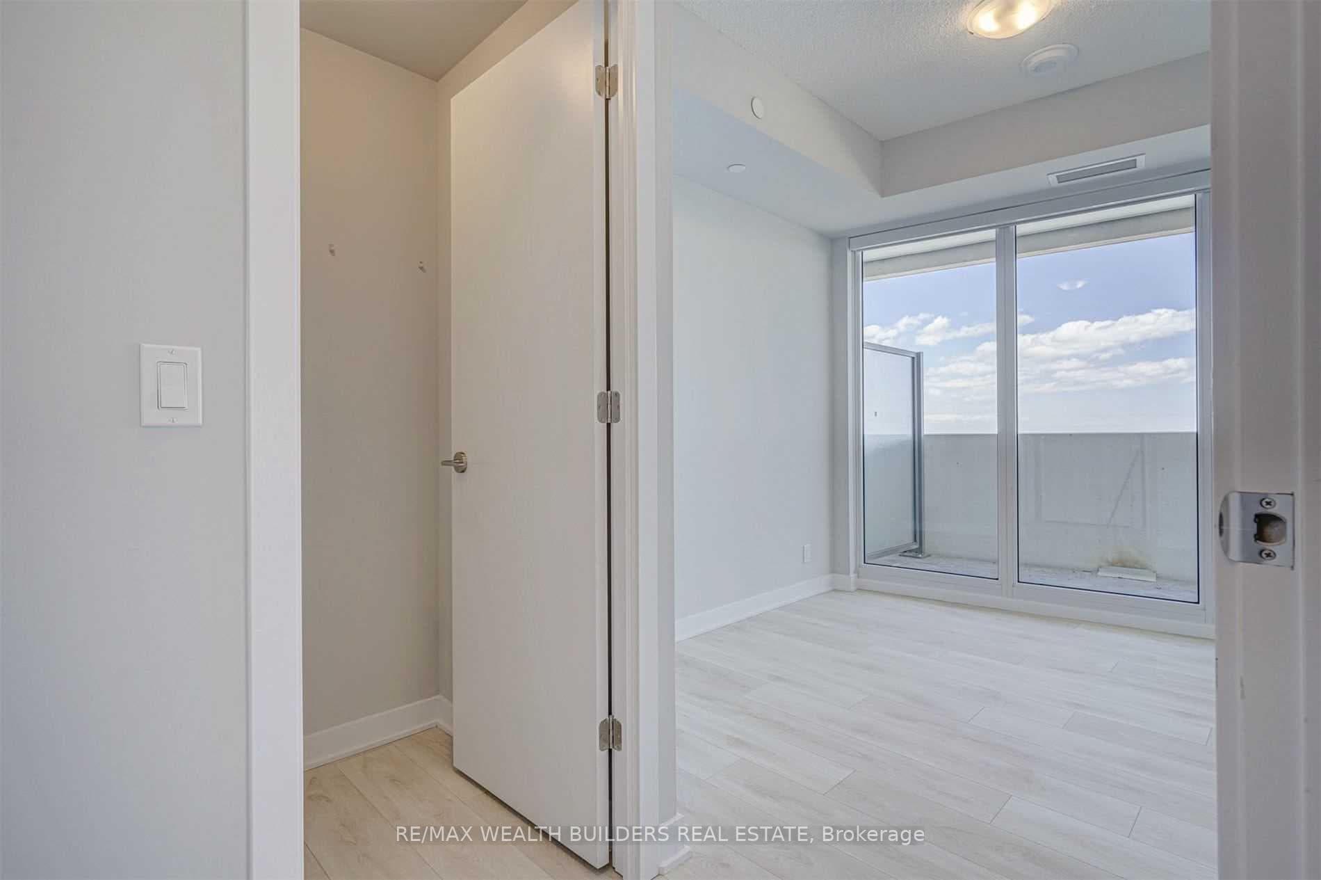 2221 Yonge Street Unit 5003 photo 17