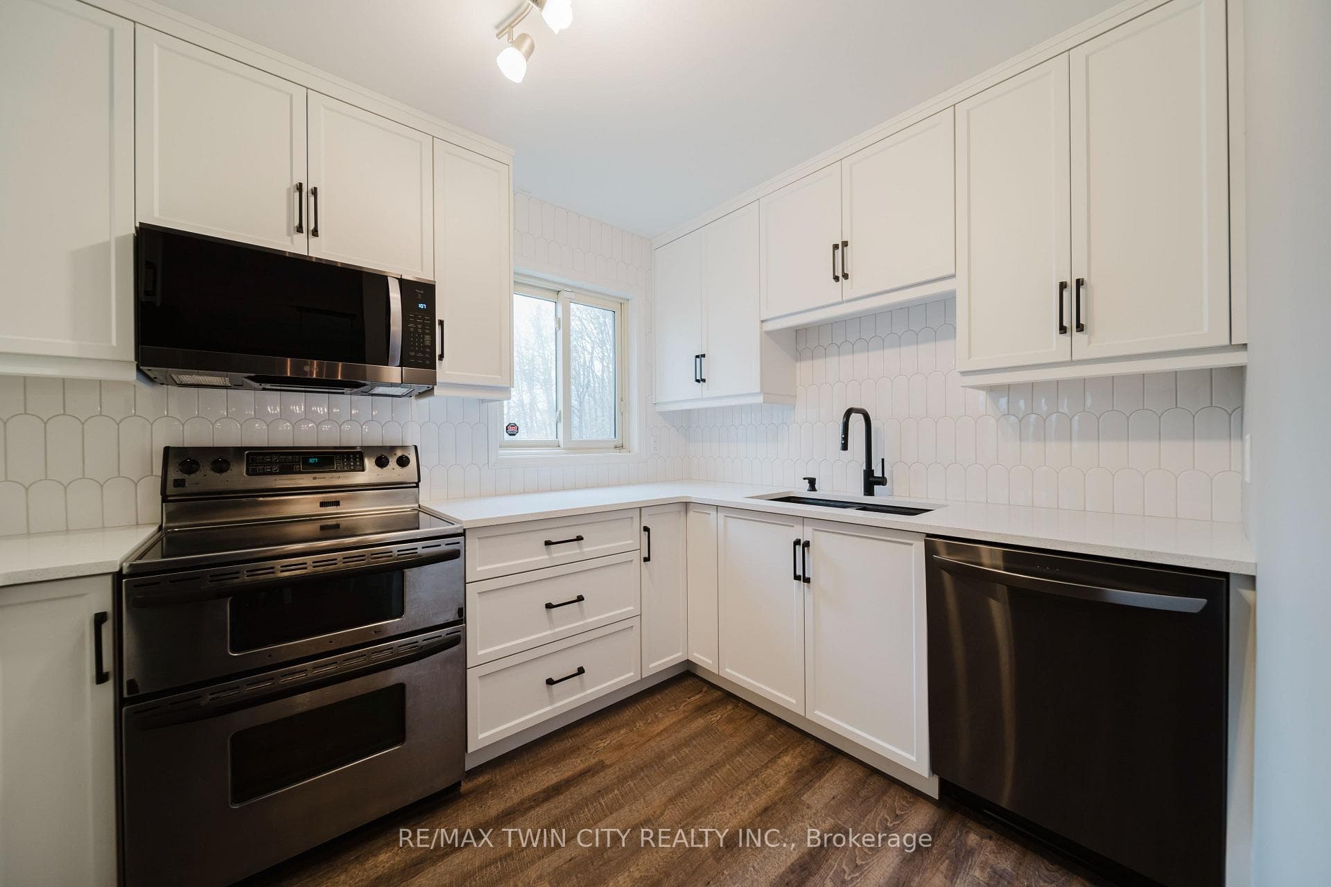 20 Forrest Avenue Unit 13 photo 4
