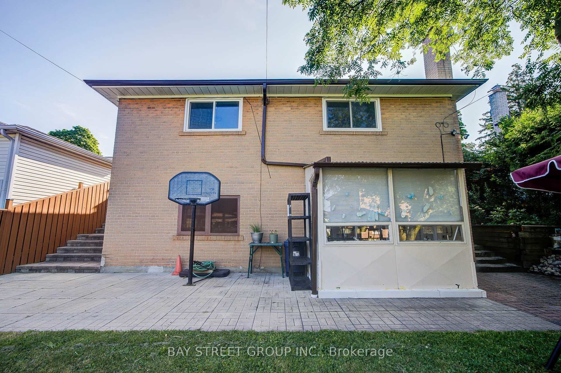 60 Warner Avenue photo 44