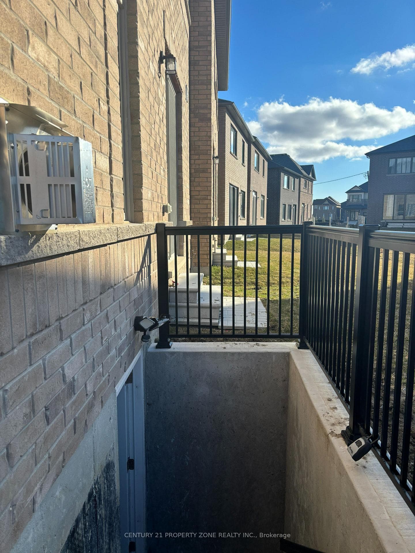 26 Tweedhill Avenue Unit Bsmt photo 2