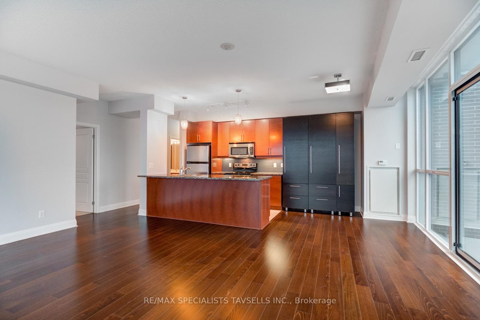1 Hurontario Street Unit 304 photo 12