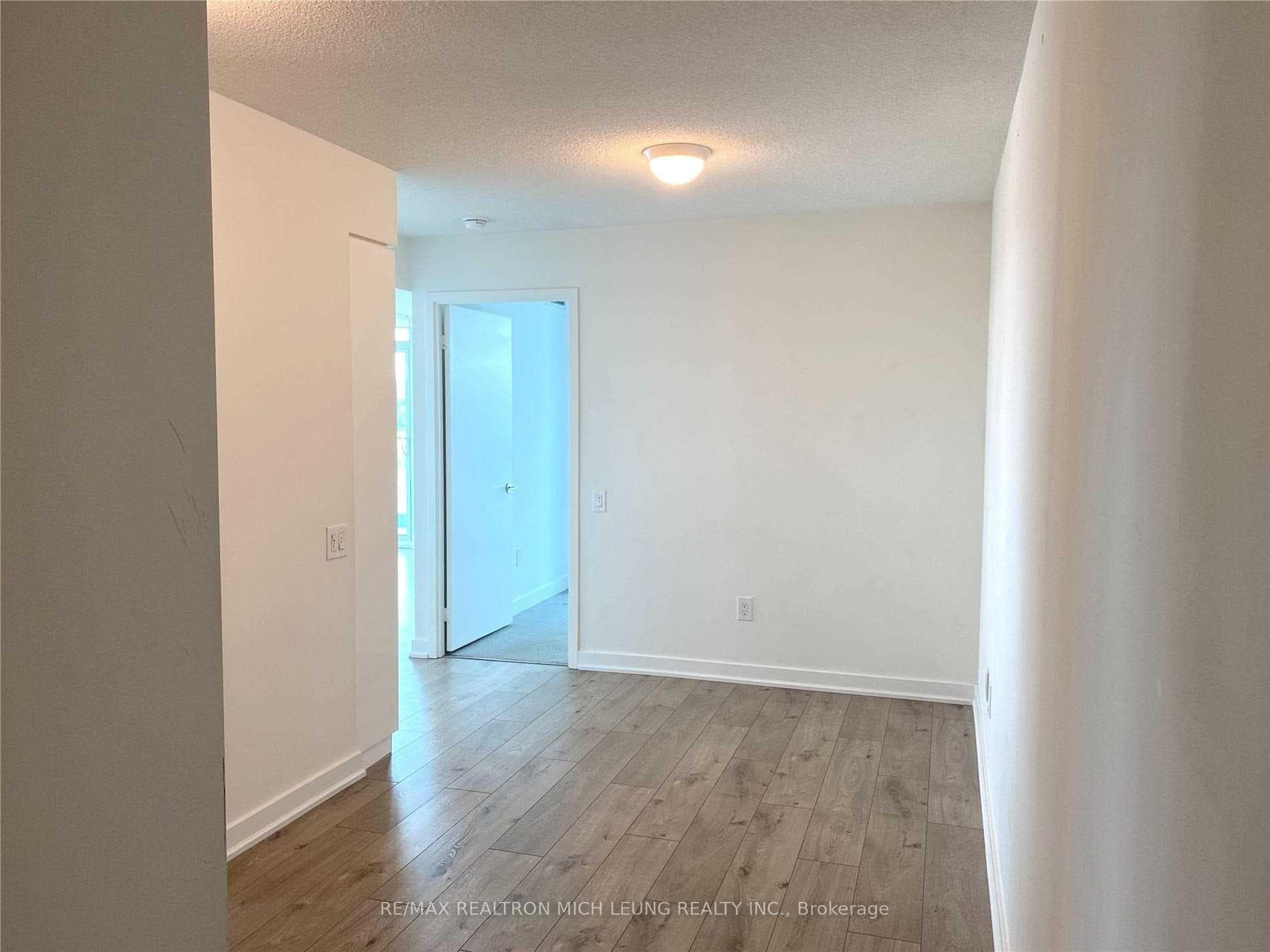 33 Singer Court Unit 1002 photo 2