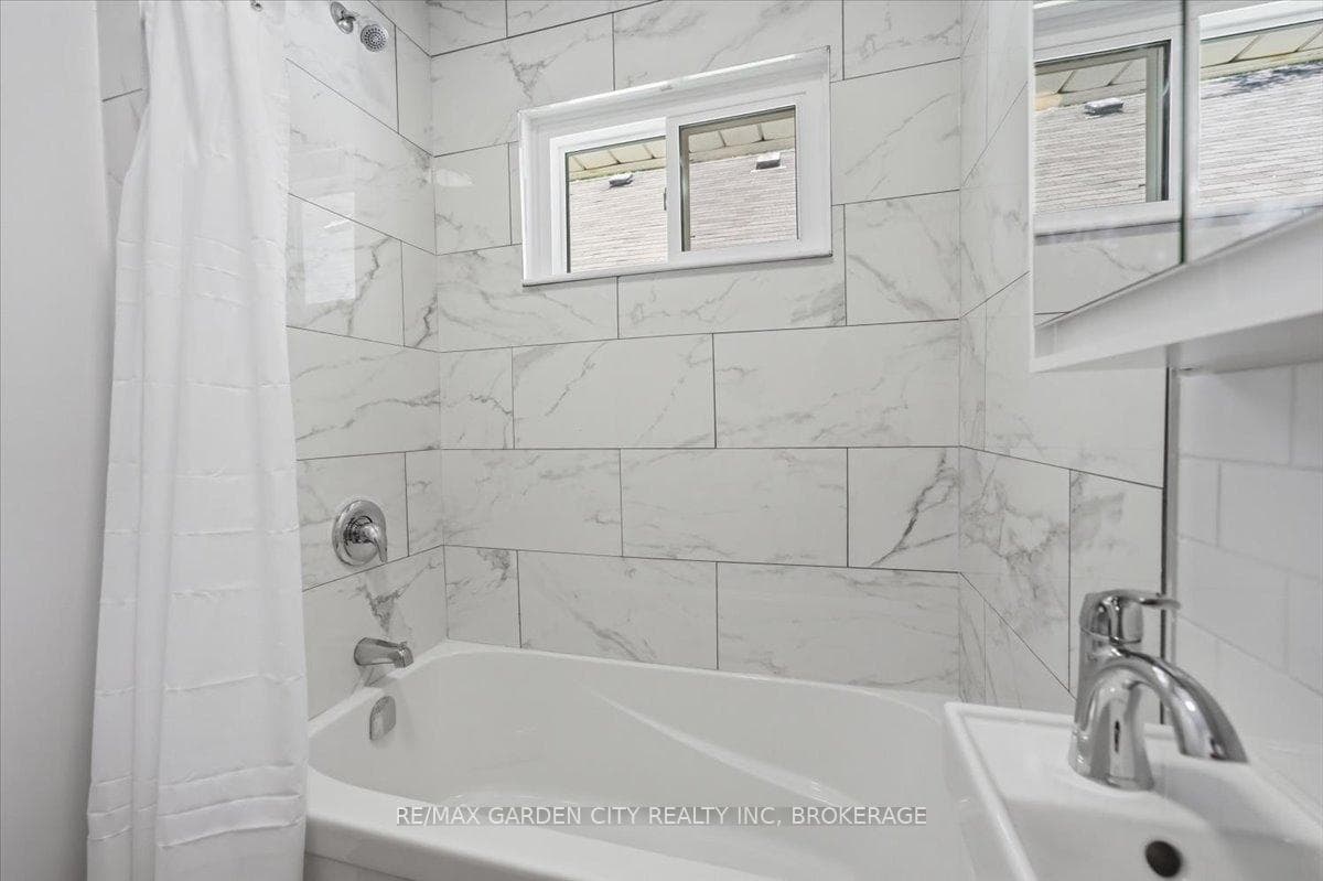 106 Carlton Street photo 15
