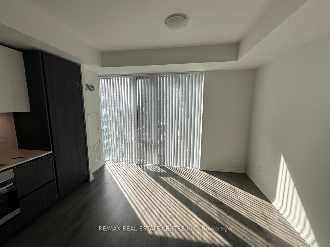 8 Widmer Street Unit 2015 photo 1