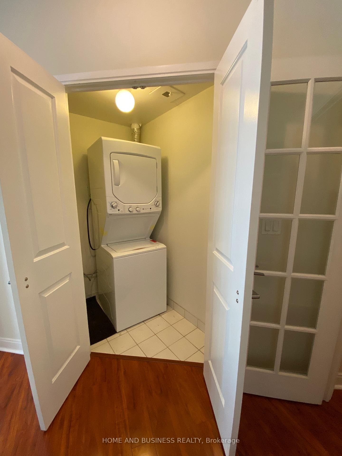 70 Absolute Avenue Unit 2505 photo 2