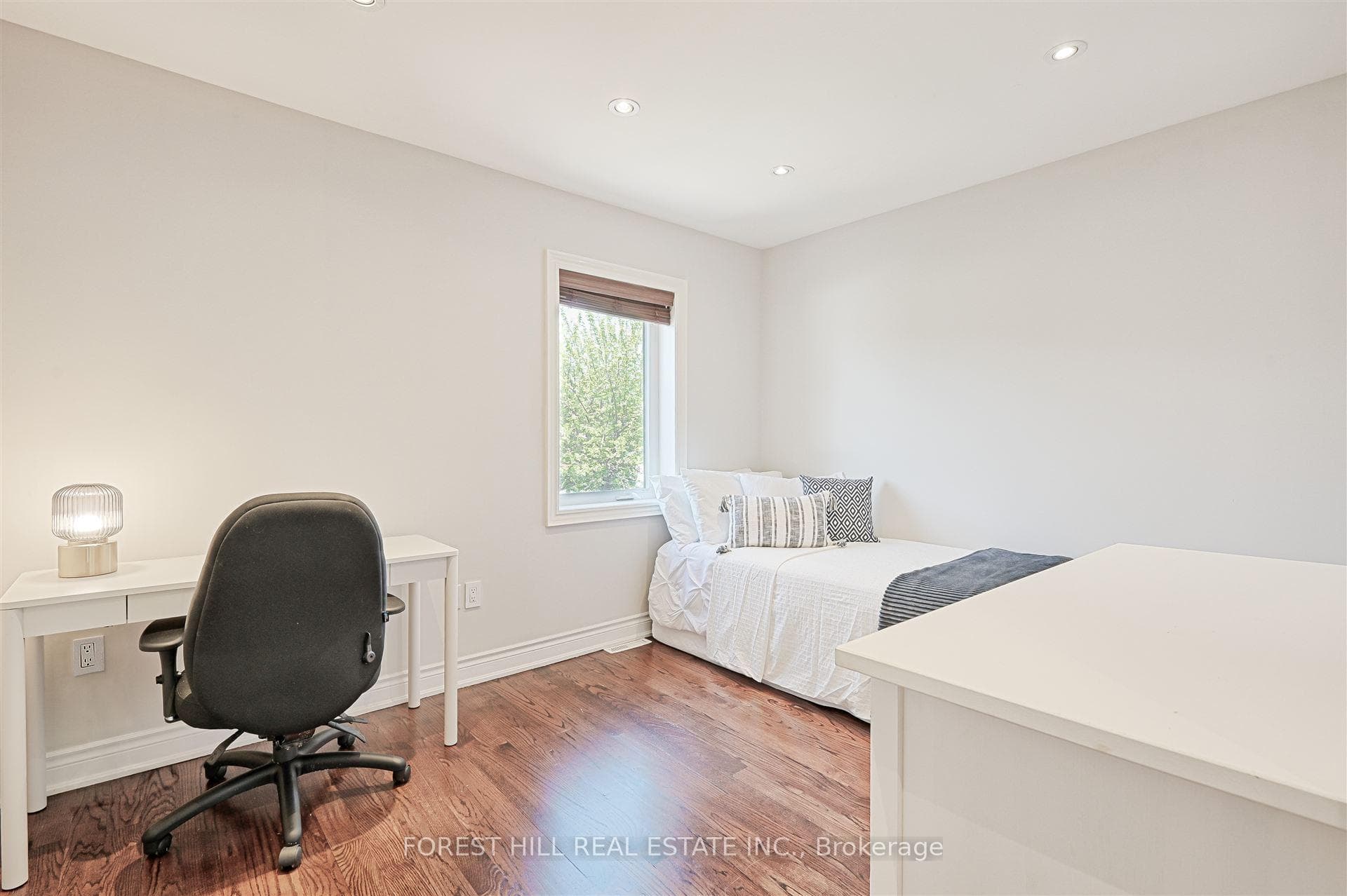 16 Chambers Avenue photo 19