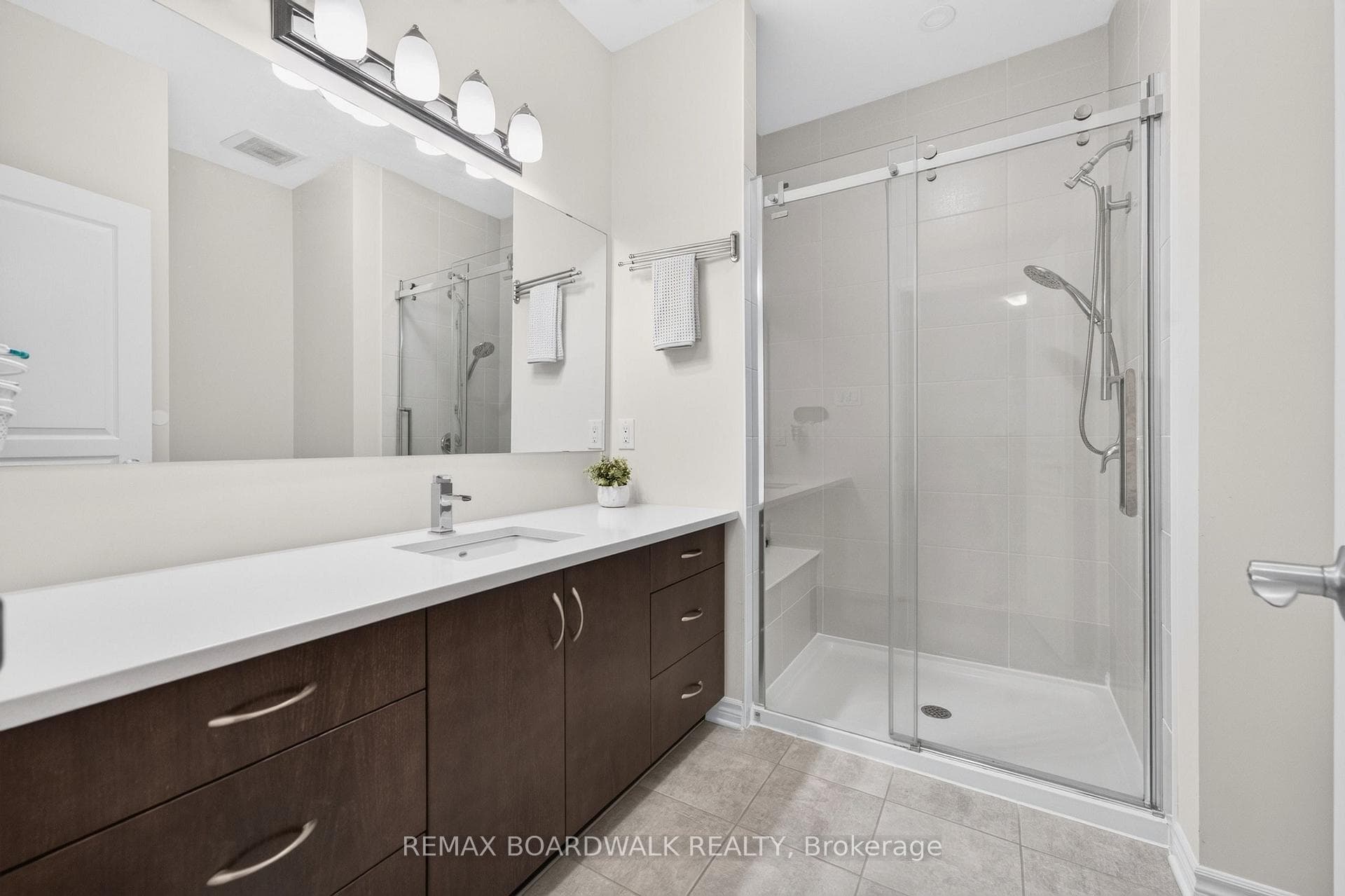 Ensuite w/Large Shower w/Bench & Quartz Counters
